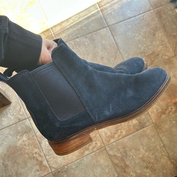 Clarks Clarkdale Arlo Blue Suede Chelsea Boots - Picture 3 of 7